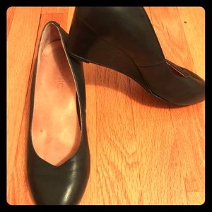Vionic Black Wedges